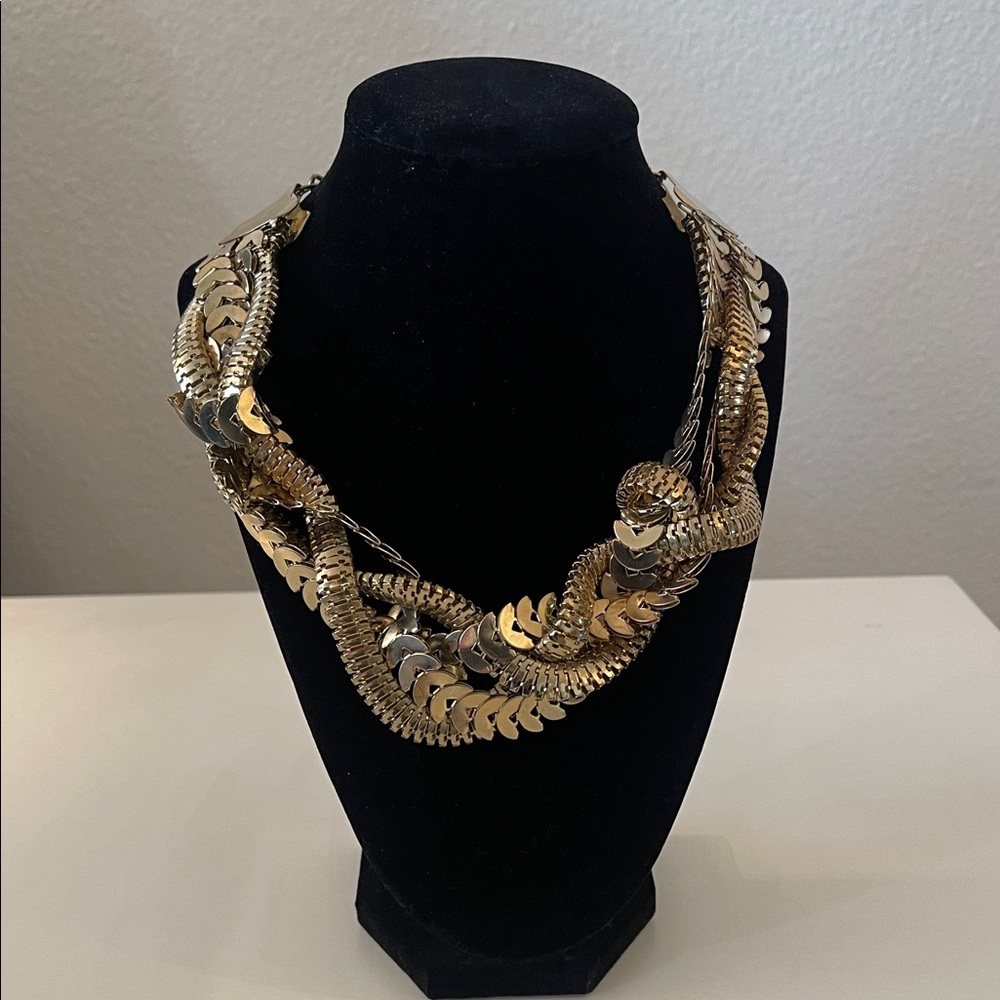 Elegant Gold Women's Necklace